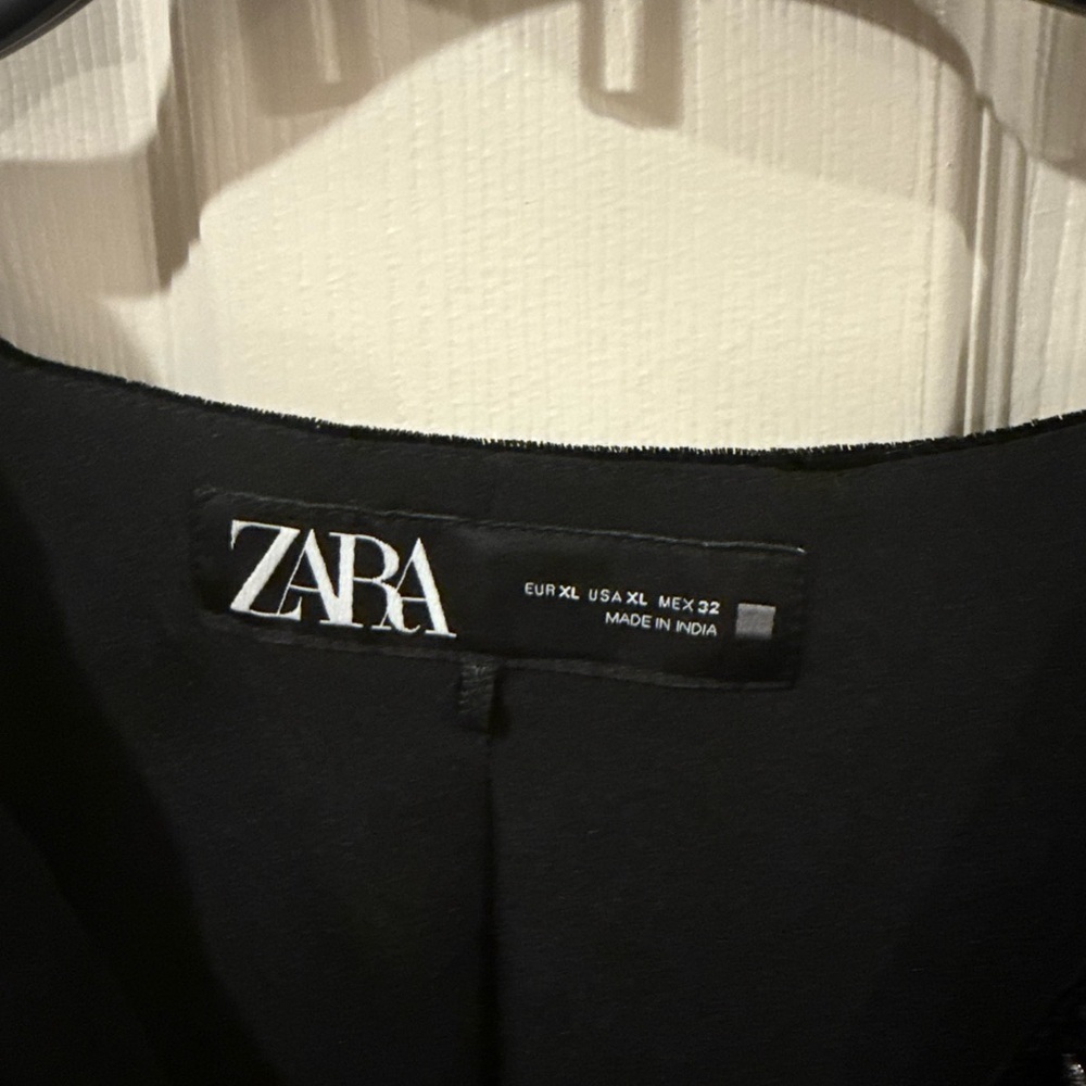 Zara Black Embroidered Vest - Picture 2 of 4